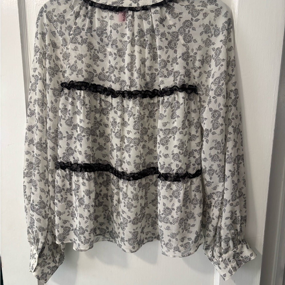Vince Camuto sheer Black and White Floral Blouse - Picture 4 of 4